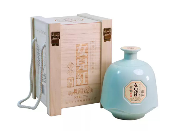 云南回收绍兴女儿红黄酒醇酿花雕酒木质礼盒2.5L坛装黄酒行情价格